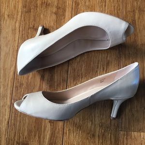 Tahari Tan / Nude High Heels *Size 8.5* Jayne